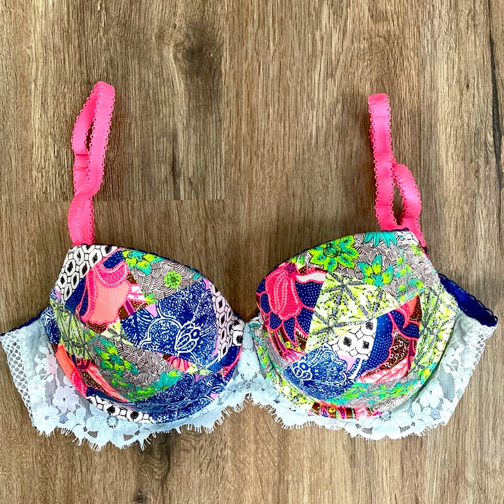 Gorgeous Victoria’s Secret bra.